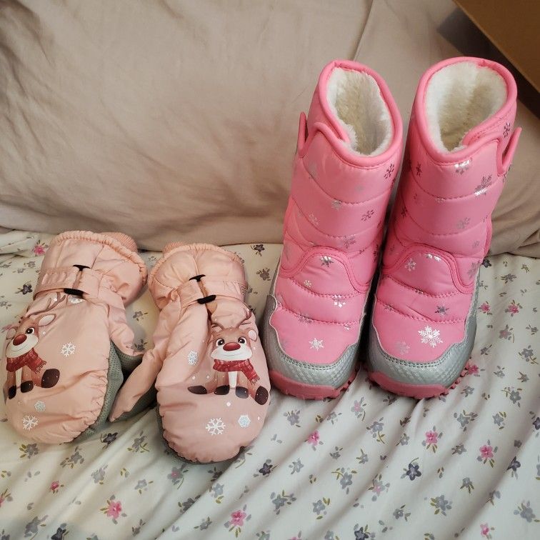 Girls Size 11.5 Snow Boots And Waterproof Mittens