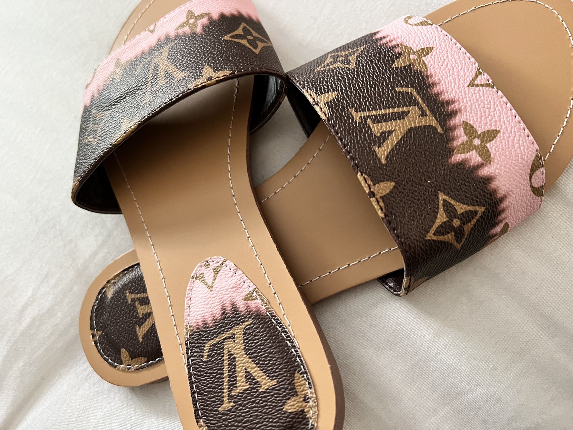 Bom Dia Flat Mule Louis Vuitton Sandals * Sizes 5 - 8 left* for Sale in  Atlanta, GA - OfferUp
