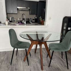 West Elm Glass Round Table 42”