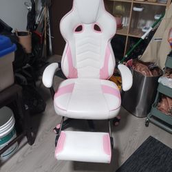 GAMEFITZ ERGONOMIC FAUX LETHER CHAIR .