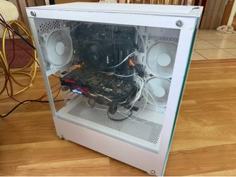 Gaming PC: New case, runs popular games well