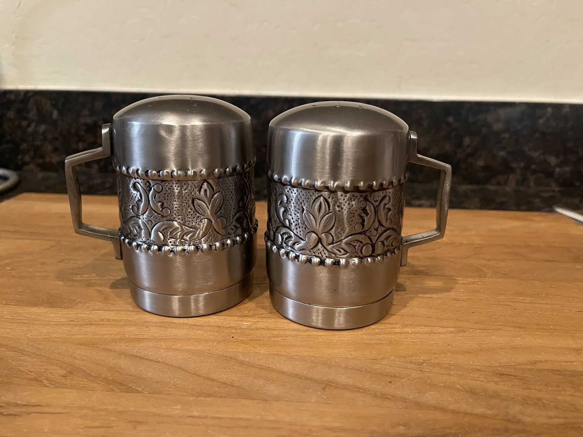 Old Dutch Intl Victoria Salt and Pepper Shaker Set