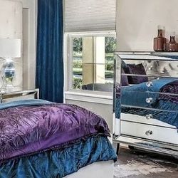 Mirrored chest of drawers