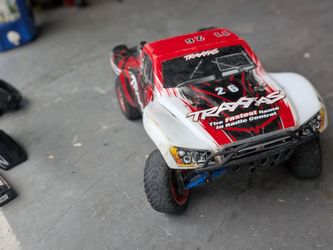 Traxxas slash brushless 4x4 vxl+ ez peak dual charger+ 3s 5000mah battery+ 4 paddles+upgrades/spares