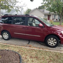 2007 Hyundai Entourage