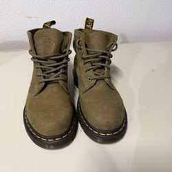 Dr. Martins 101 Unbound Boots