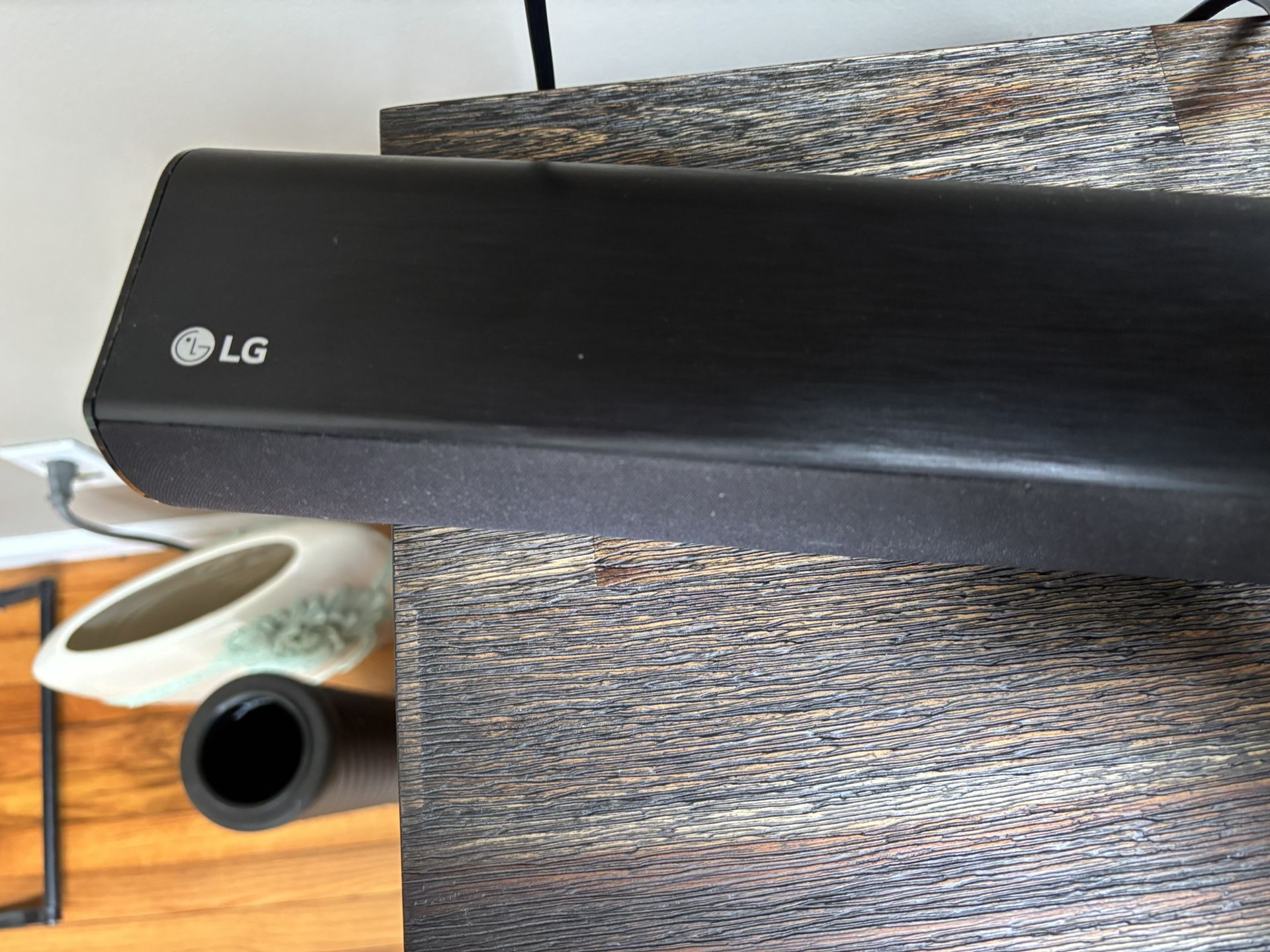 LG 2.1 Sound Bar/Sub Woofer Included
