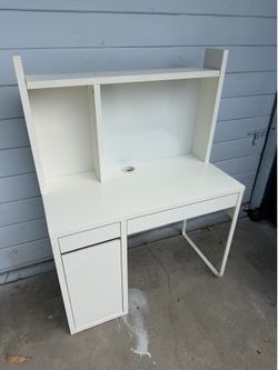 IKEA Micke Desk with Hutch