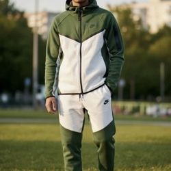 2XL | Nike Tech Fleece Lightweight 2-Piece Tracksuit Set (Green/White) – New With Tags
