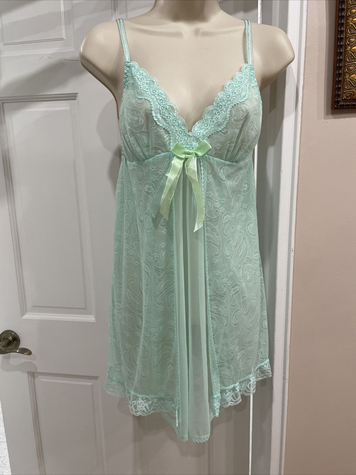 INTIMATES Aqua All Floral Lace Short Nightgown Size M. Sexy.