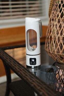 White portable Blender - USB C