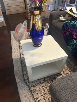 Vase flowers gold