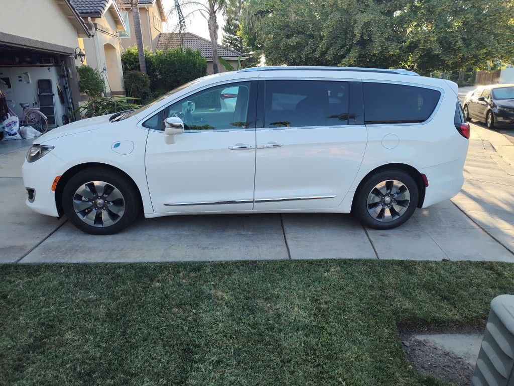 2018 Chrysler Pacifica Hybrid