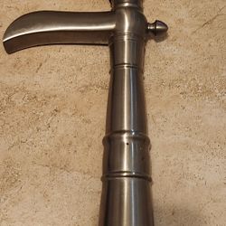Delta Victorian Single Handle Channel Vessel Bathroom Faucet 