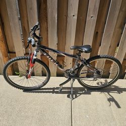 Trek 820 Mountain Bike 15.5" Frame 26" Wheels Great For Tweens & Teens