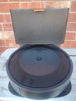 iRobot Roomba Robot Vacuum with Auto-Empty Base