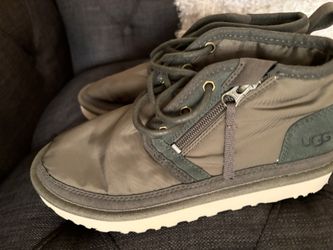 Size 6 Youth Ugg Boots