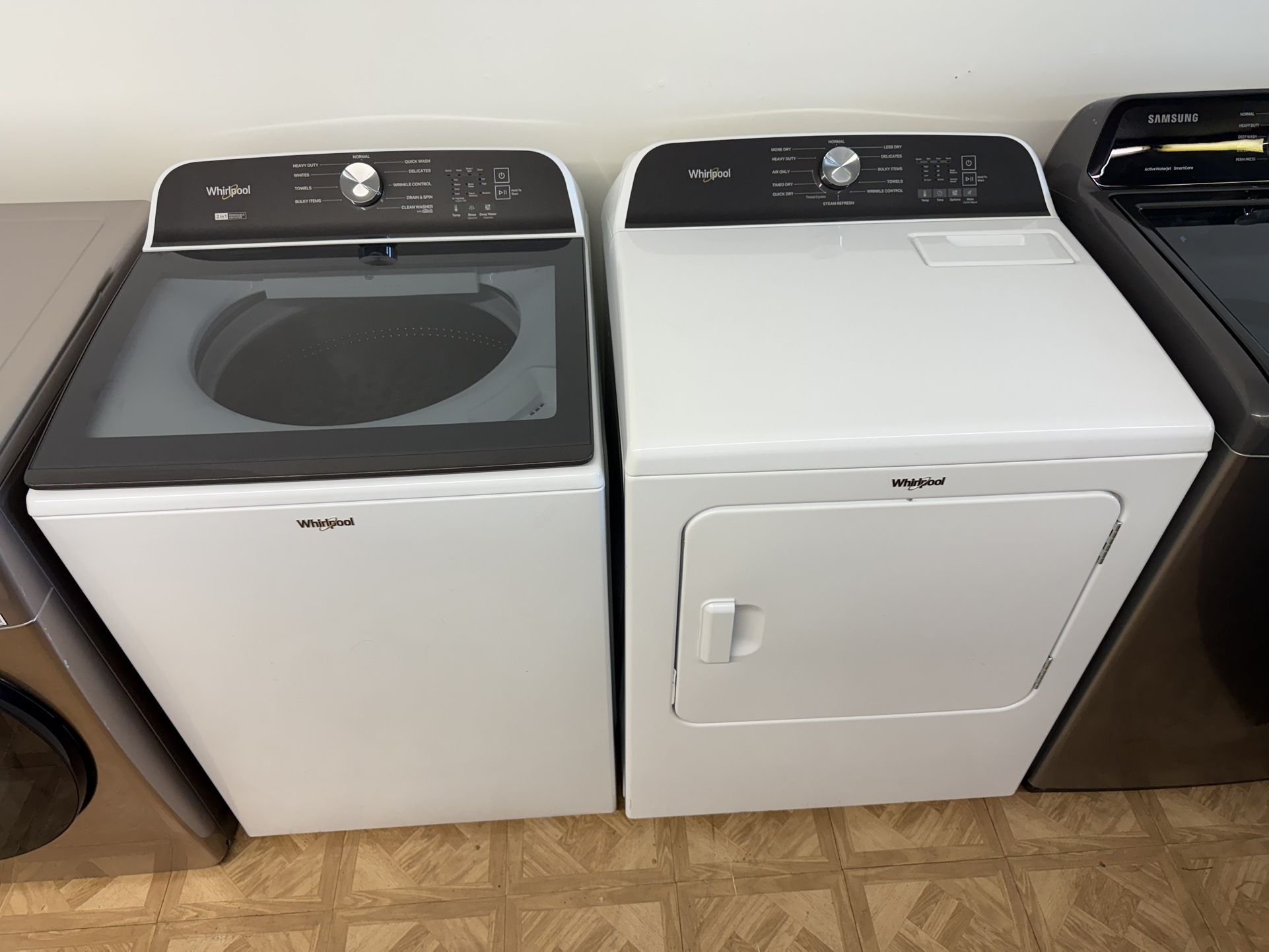 LIKE NEW WHIRLPOOL WASHER AND DRYER SET.