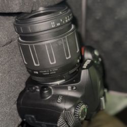 Nikon D50 DSLR Camera Kit – 2 Lenses, Strap, Case & Battery.