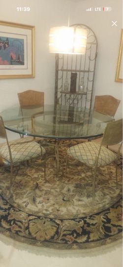 Round Glass Top Dining Table w/4 Chairs