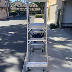 Louisville Ladder Platform Stepladder