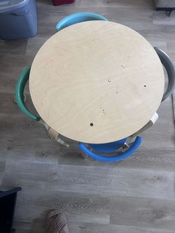 Round Kids Table With 4 Chairs