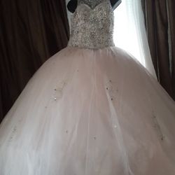 Quinceañera dreess = Rosa