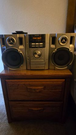 Sony 3 disc bookshelf stero