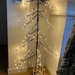 Lighted Flocked Tree 48”