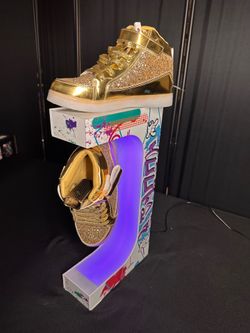 Floating shoe Display Magic