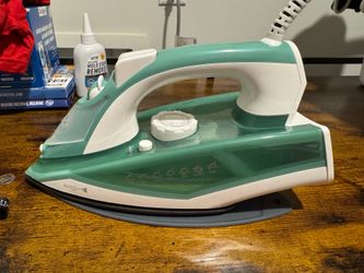 Brand New 1600W Steam Iron