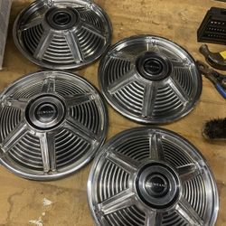 Mustang Hubcaps, ‘64 1/2-‘65