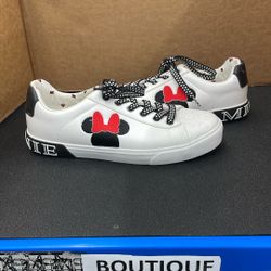 Minnie Mouse Shoes. Item No 530 (Shopgoodwill)