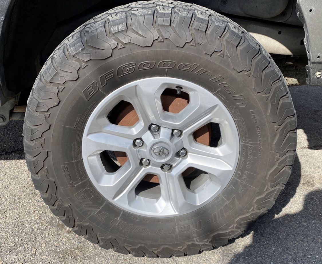 Stock OEM Toyota 4Runner Wheels With 33s
