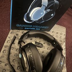 Captain 300 headset/Keyboard and monitor