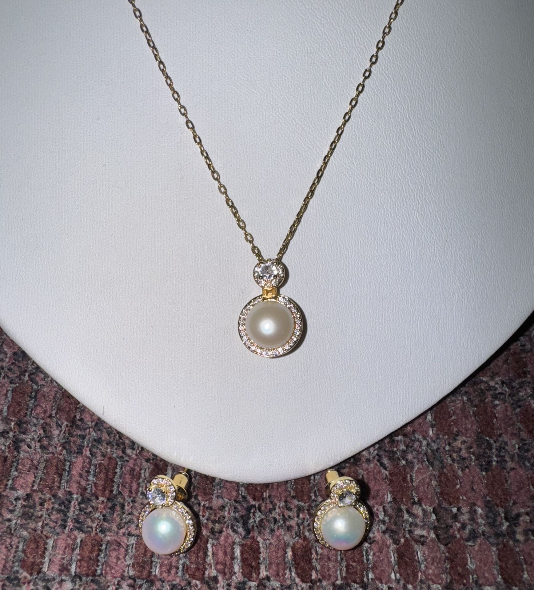Estate Elegant Gold and Genuine Pearl Jewelry Set in Original Box 