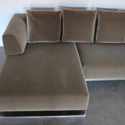 Sectional couch 