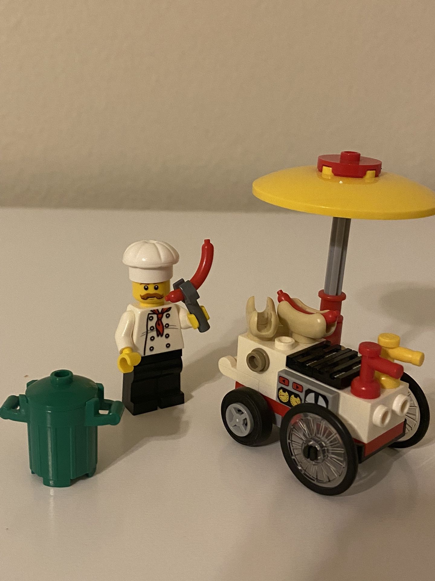 LEGO City Hot Dog Cart and Vendor