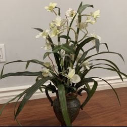 Artificial White Floral Arrangement / Centerpiece