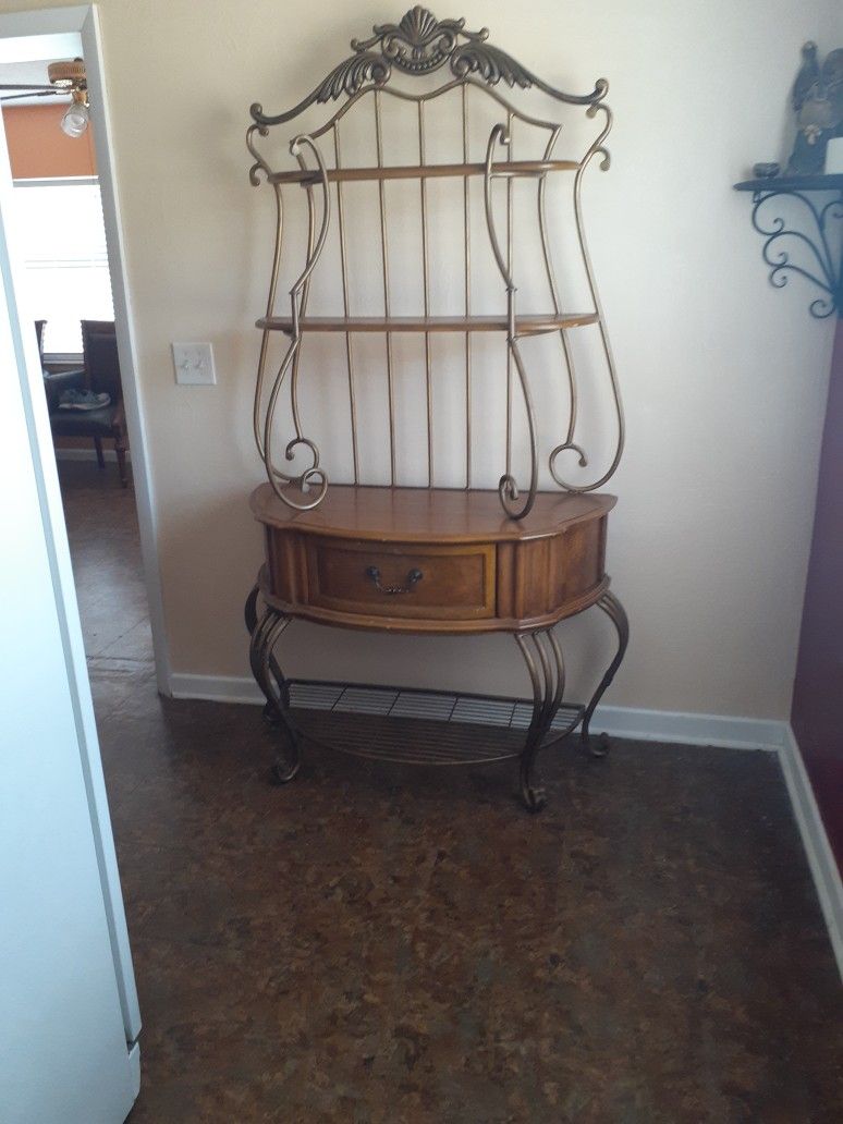 Solid Wood And Metal  With Brass Finish Bakers  Rack