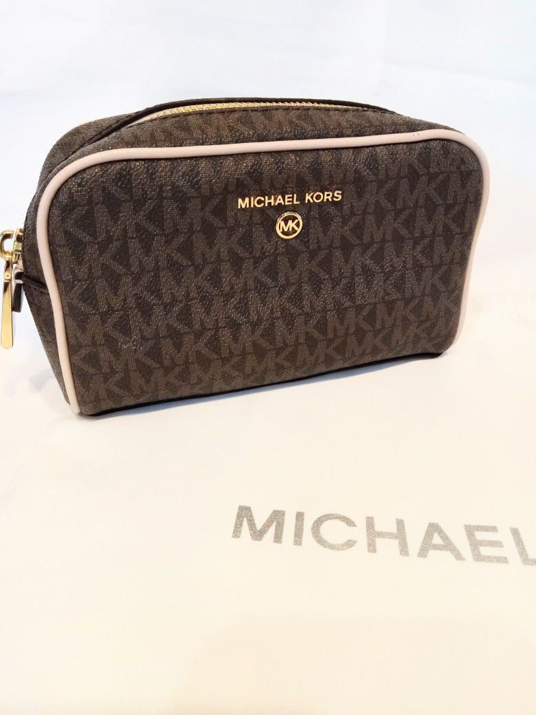 Michael Kors Cosmetic/Travel Bag for Sale in Tucson, AZ - OfferUp