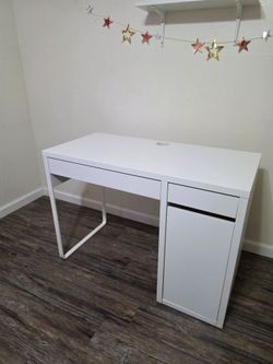 Computer desk - Ikea white