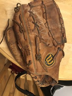 Wilson left handed A2000 baseball glove