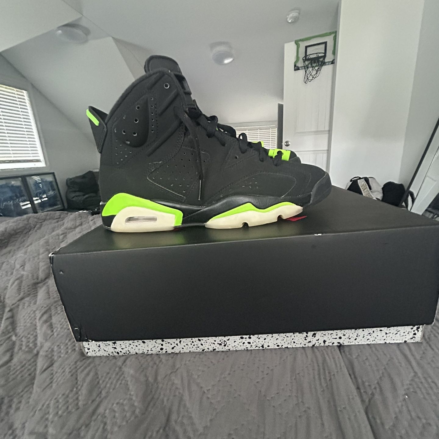 Air Jordan 6 Retro Electric Green Size 8.5 for Sale in 
