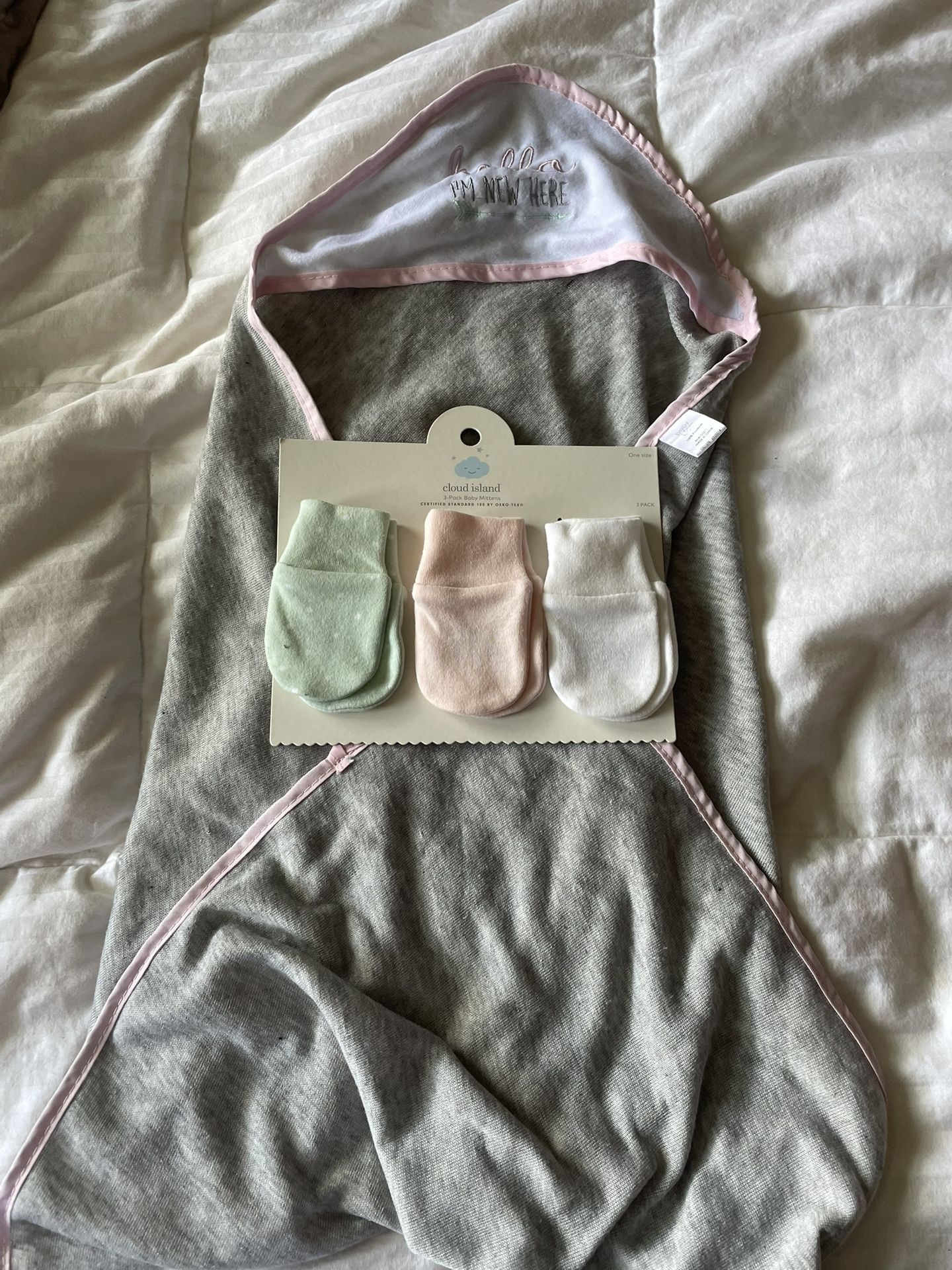 Newborn Blanket And mittens