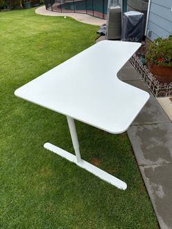 White corner desk