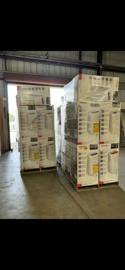 AIR CONDITIONER PORTABLE TOSHIBA NEW IN BOX,6000 BTU FOR ROOM 300 SQ FT,3IN1 COMES WITH ALL ACCESSORIES FIR ANY QUESTION TEXT ME PLEASE