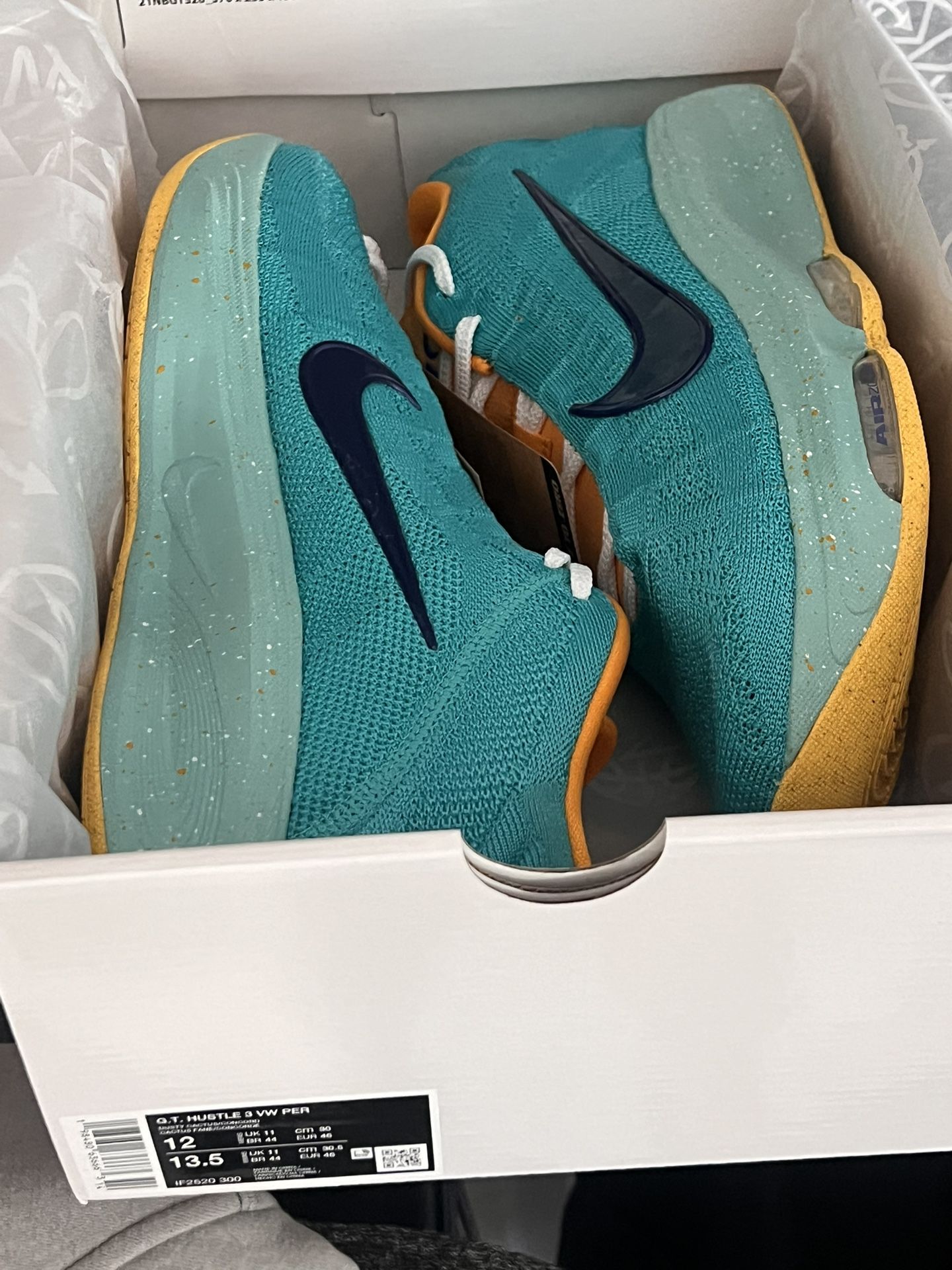 Men’s Nike Zoom GT Hustle 3 Basketball Shoes Size 12