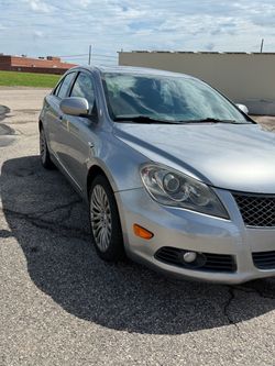 2010 Suzuki Kizashi Silver 4-Door Sedan