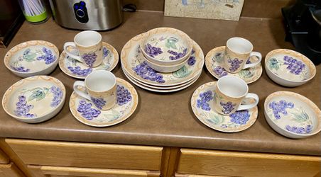 Dinnerware Set